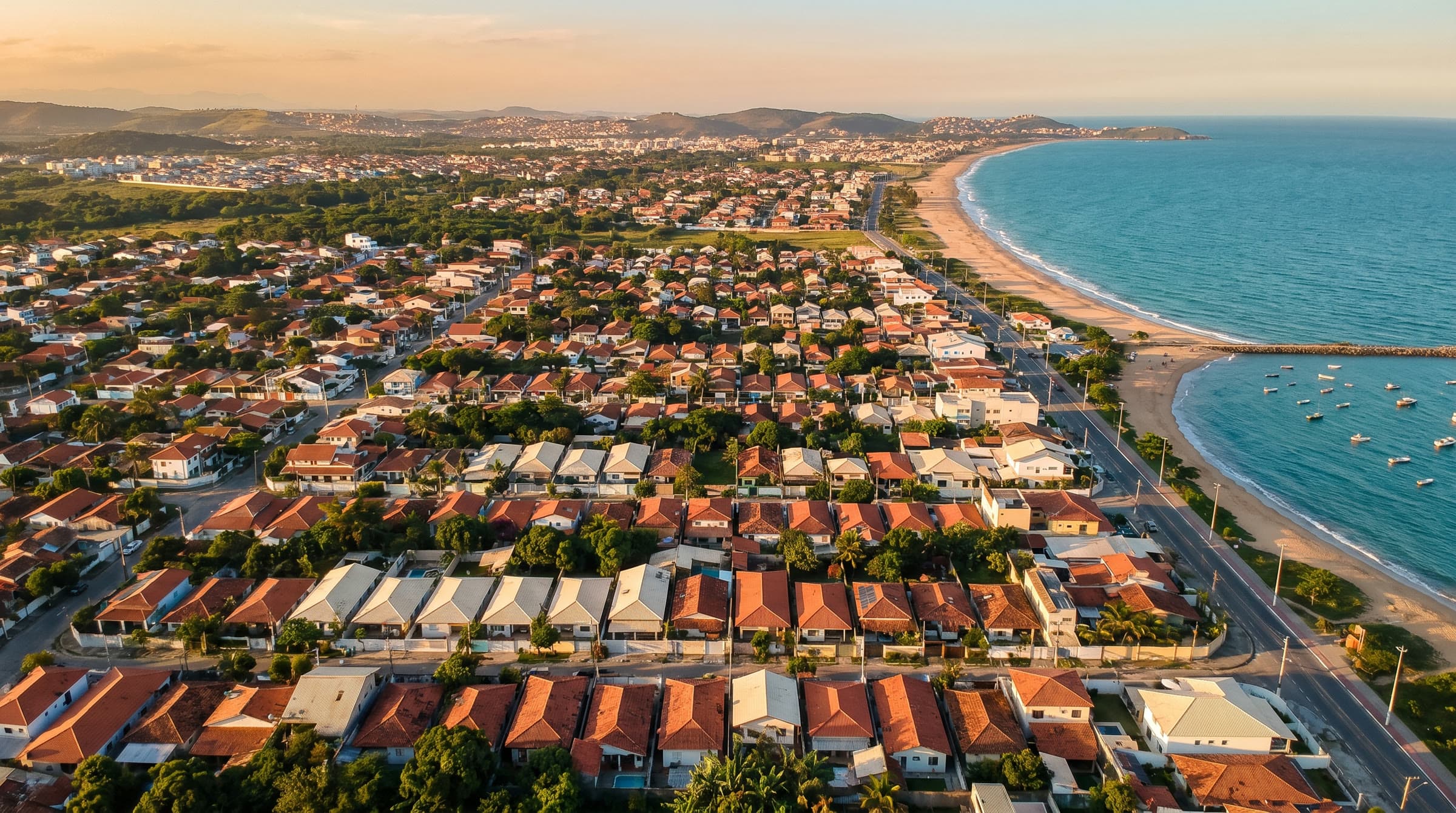 Vista aérea de um bairro litorâneo
